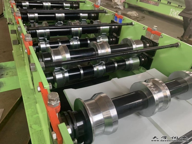 
什么地方|压瓦机液压油多久更换|现货900压瓦机|彩钢压瓦机(图3)