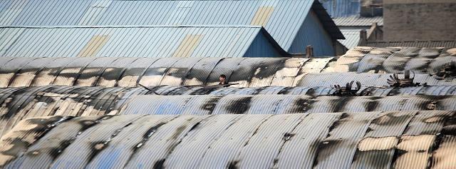 楼顶搭彩钢棚防水_高层楼顶建彩钢房_高层楼顶建彩钢房