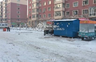 长春卫星路与萧山街交会处有一个蓝色彩钢房(图1)