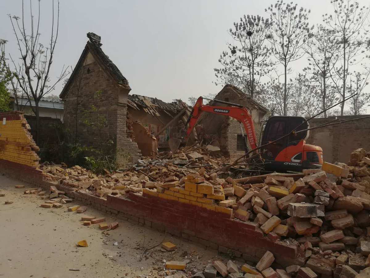 村干部强行拆除农民住宅_村干部拆除群众房屋_农村住宅彩钢房效果图