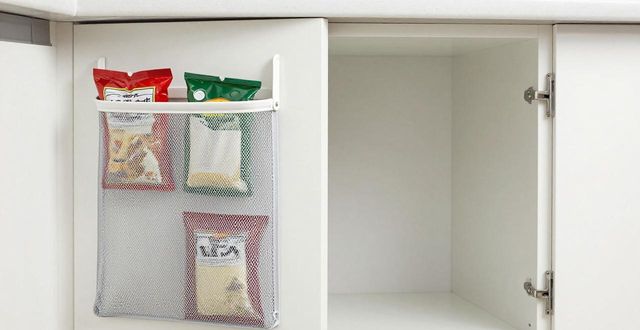 厨房收纳难题不用怕！网友妙招教你整理袋装调料和垃圾袋(图1)