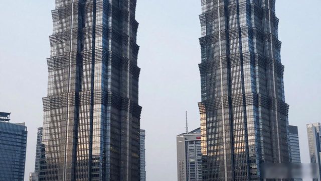 建行最大独栋办公楼不在北京，在上海与农行共用双子塔(图1)